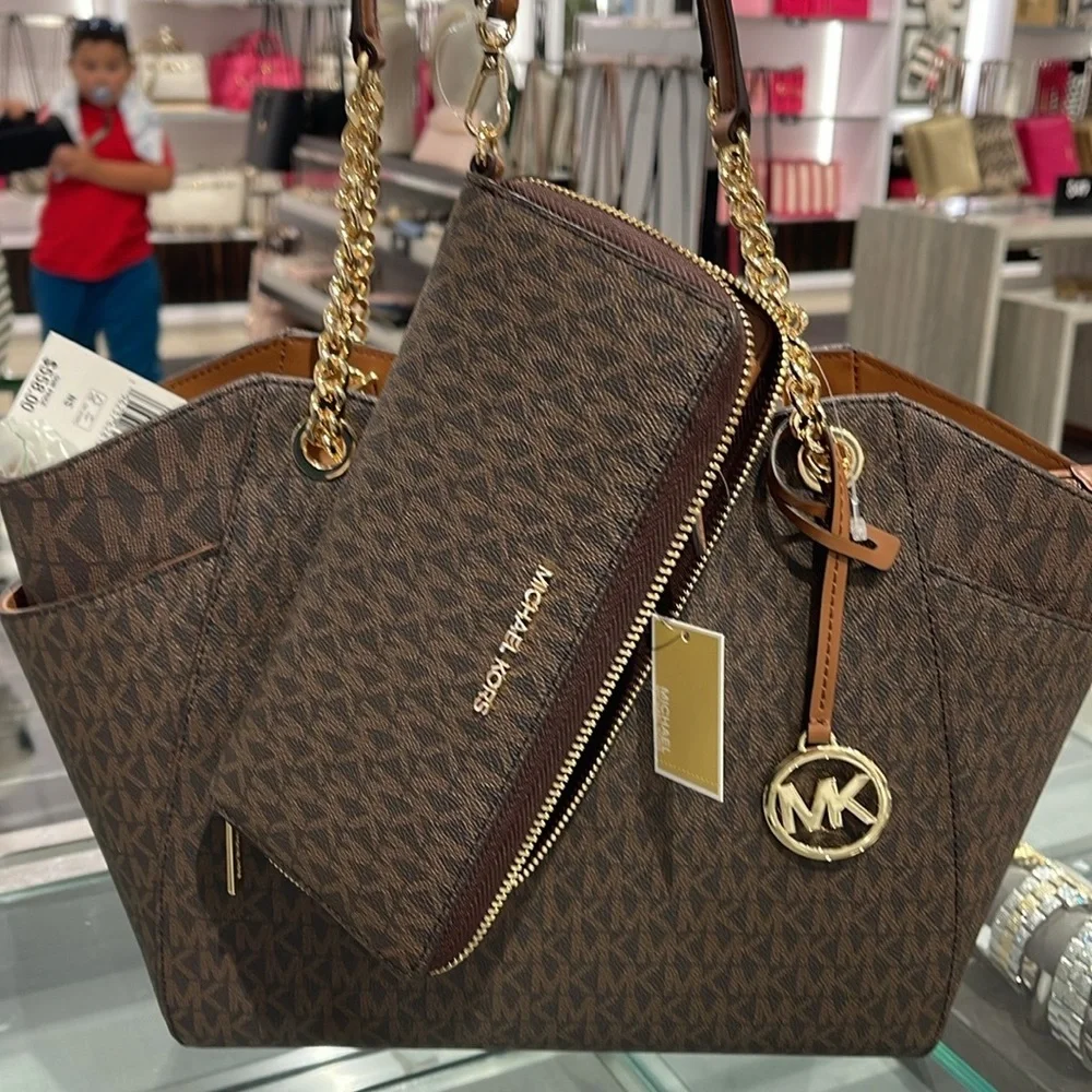 MICHAEL KORS  Jet Set Lg Shoulder Bag & JST Lg Travel CONTINENTAL wallet-wristlt
